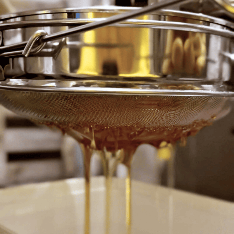 filtragem do mel com peneira dupla camada de inox sr apicultura
